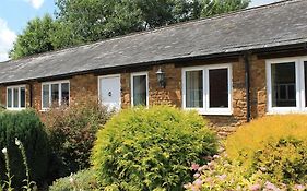 Idyllic Cottage Escape In Oxfordshire Countryside